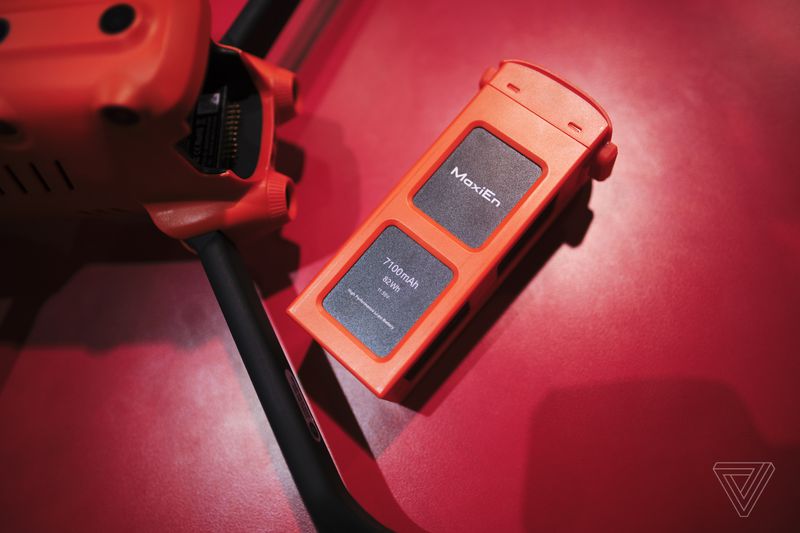 7100 میلی آمپر ساعتی پهپاد EVO II - Autel EVO II Drone اولین پهپاد 8K تاشو دنیا