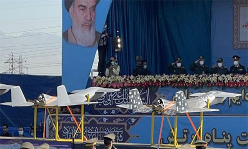 انتحاری جدید ارتش - رونمایی از پهپاد ابابیل 5 و یک پهپاد انتحاری در مراسم روز ارتش 1401