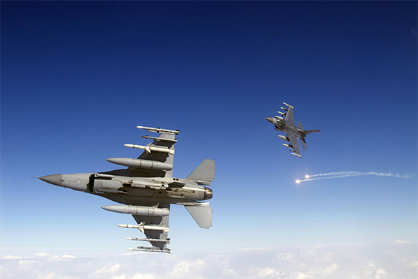 f 16 fighter jet 2 - جنگنده F‑16 Fighting Falcon